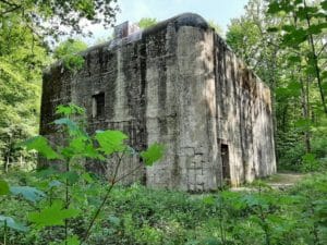Un des bunkers de Pignerolle Un des bunkers de Pignerolle valorisé par le Mémorial des bunkers de Pignerolle à Saint-Barthélémy-d'Anjou près d'Angers.